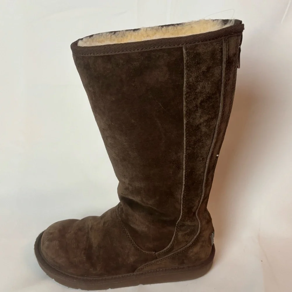 UGG AUSTRALIA Women's 7 Dark Brown 5119 Suede Knightsbridge Tall Back Zip Boots
